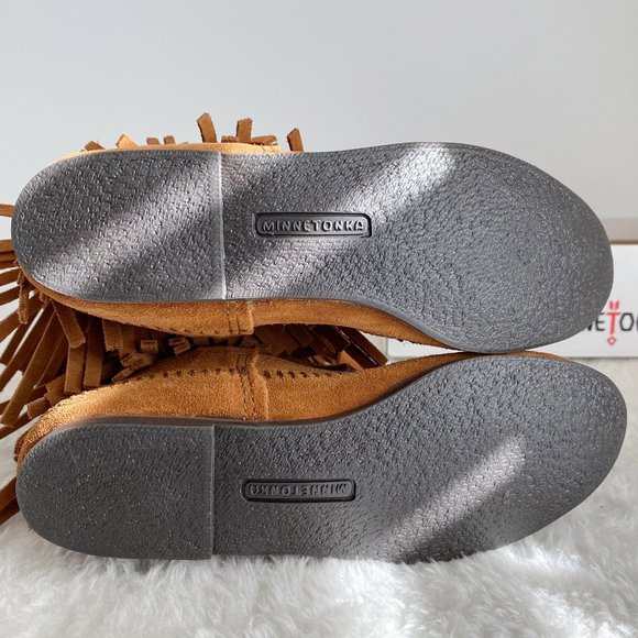 Minnetonka NWOT Women's 3-Layer Fringe Boot, Brown Suede, Size 7 - Picture 10 of 11